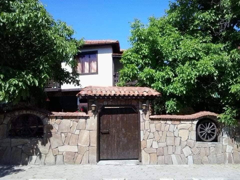Семеен хотел НАЦИОНАЛ Минерални-Бани Экстерьер фото