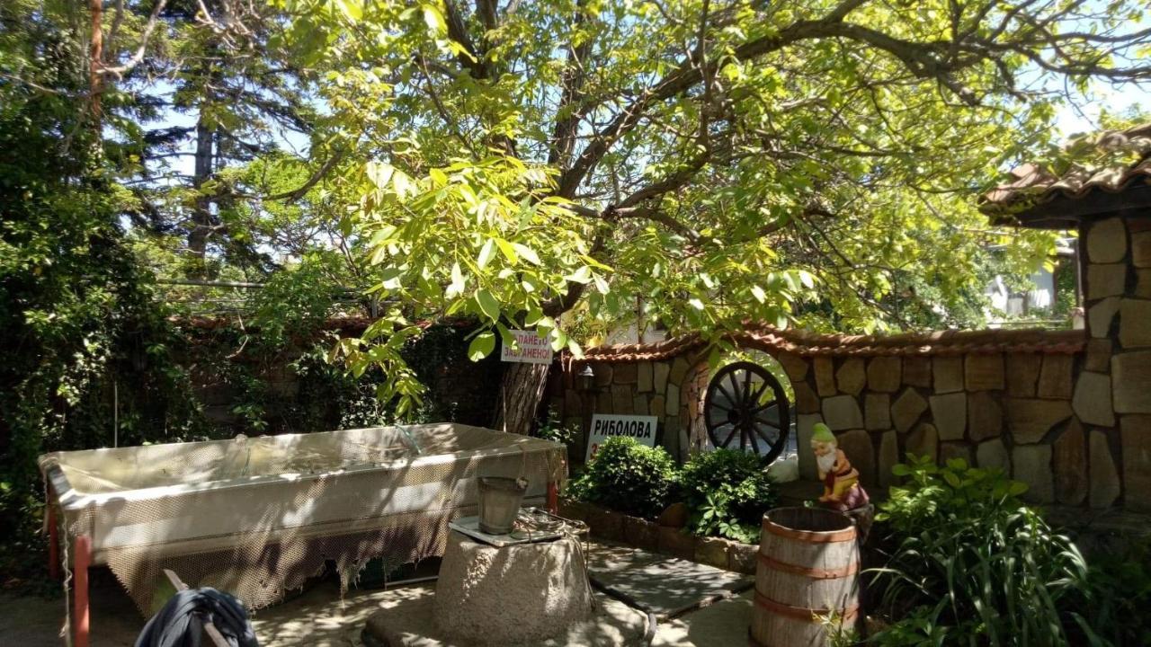 Семеен хотел НАЦИОНАЛ Минерални-Бани Экстерьер фото