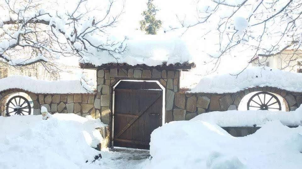 Семеен хотел НАЦИОНАЛ Минерални-Бани Экстерьер фото